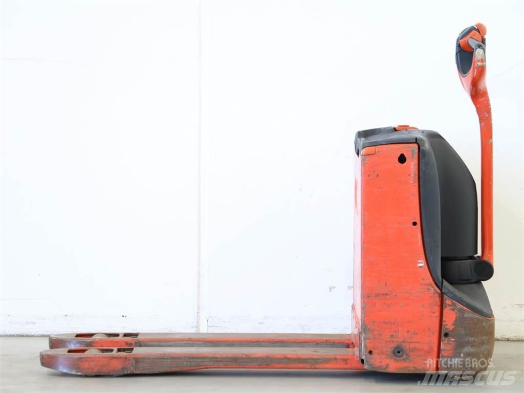 Linde T16/1152 Pedestrian stacker