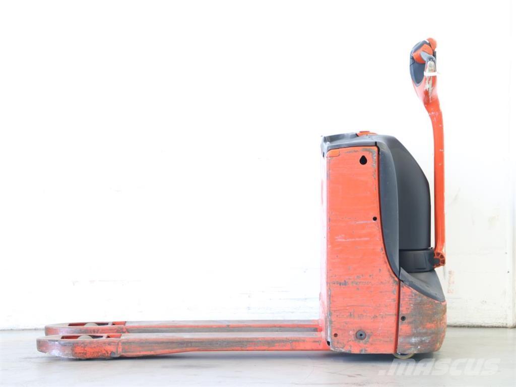 Linde T16/1152 Pedestrian stacker