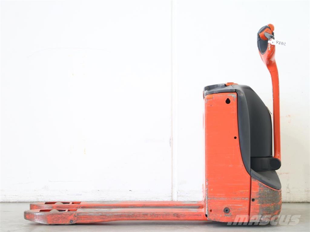 Linde T16/1152 Pedestrian stacker