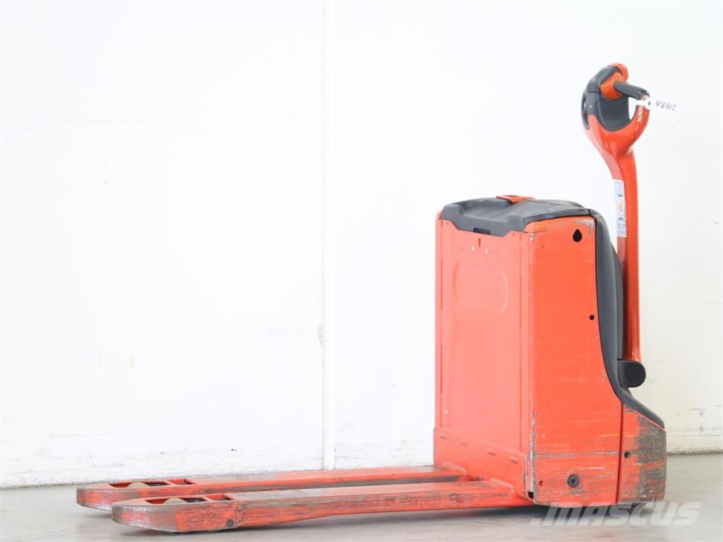 Linde T16/1152 Pedestrian stacker