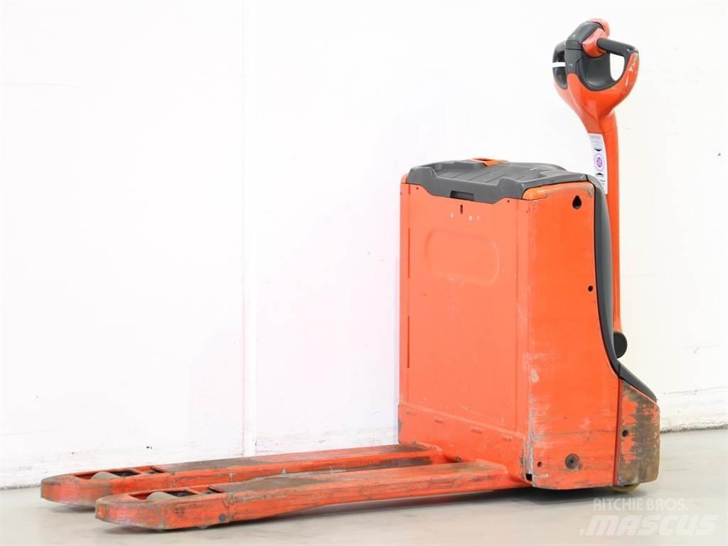 Linde T16/1152 Pedestrian stacker