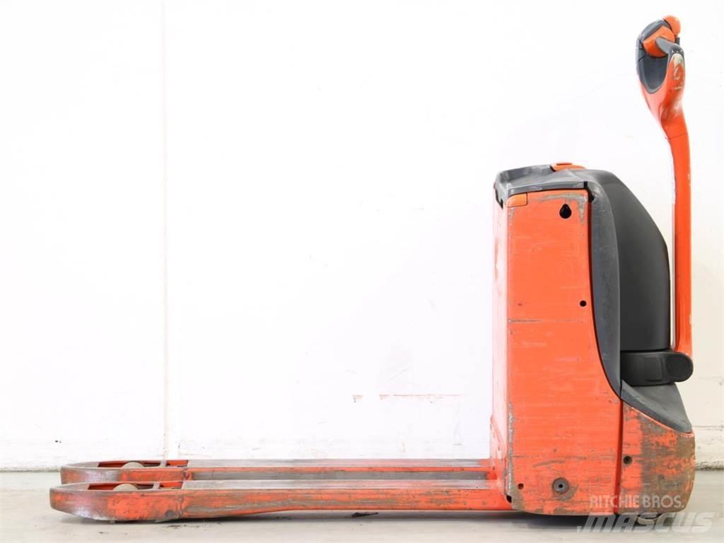 Linde T16/1152 Pedestrian stacker