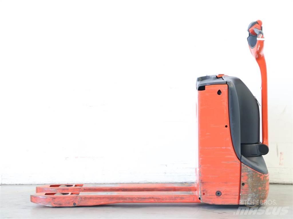 Linde T16/1152 Pedestrian stacker