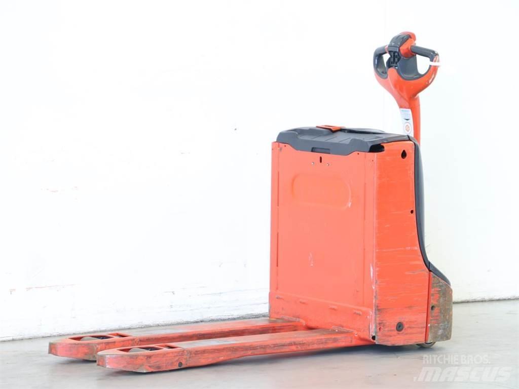 Linde T16/1152 Pedestrian stacker