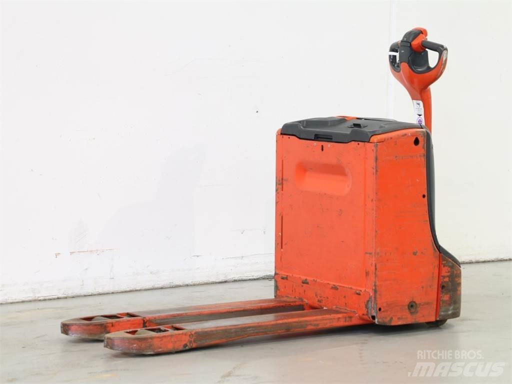 Linde T16/1152 Pedestrian stacker