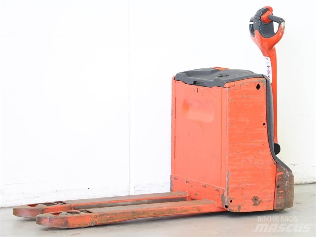 Linde T16/1152 Pedestrian stacker