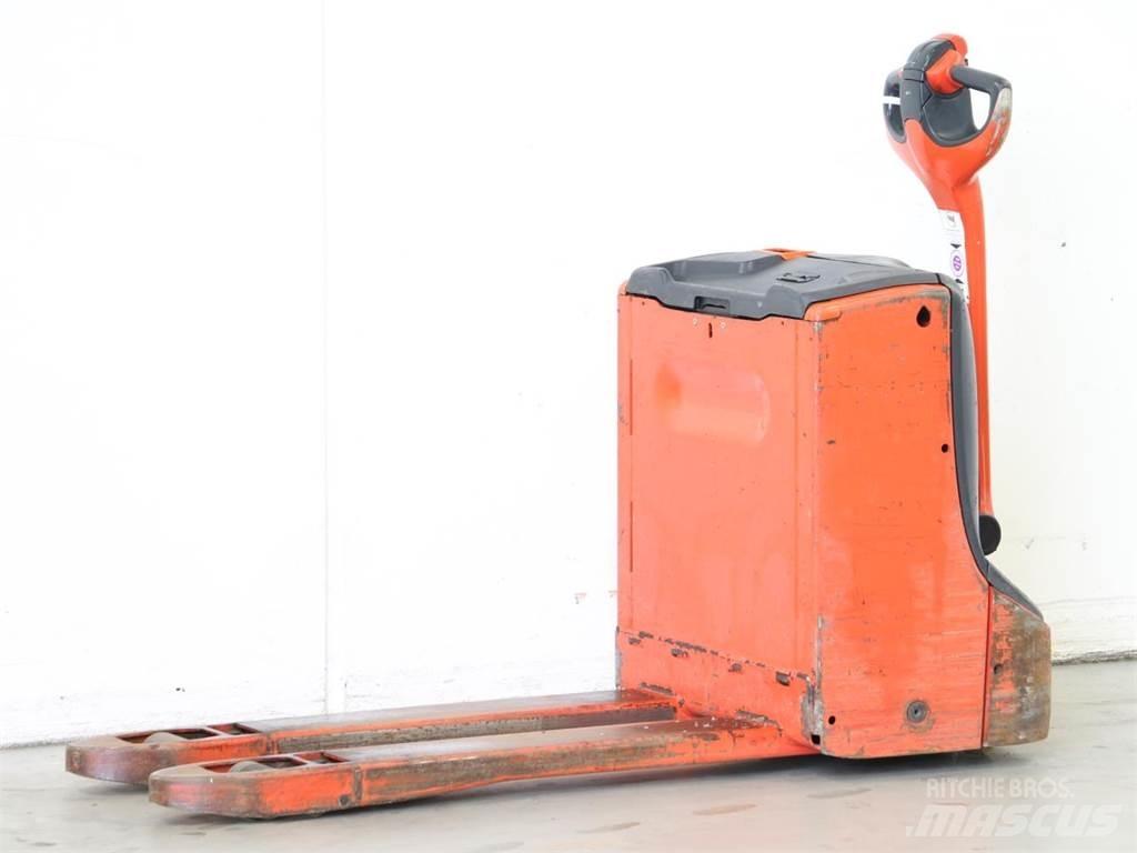 Linde T16/1152 Pedestrian stacker