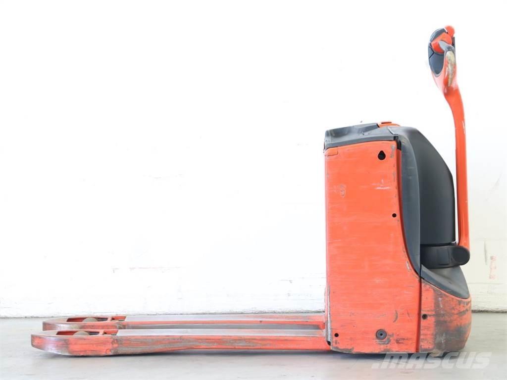 Linde T16/1152 Pedestrian stacker