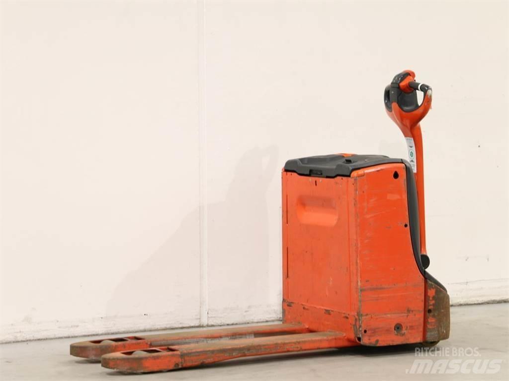 Linde T16/1152 Pedestrian stacker