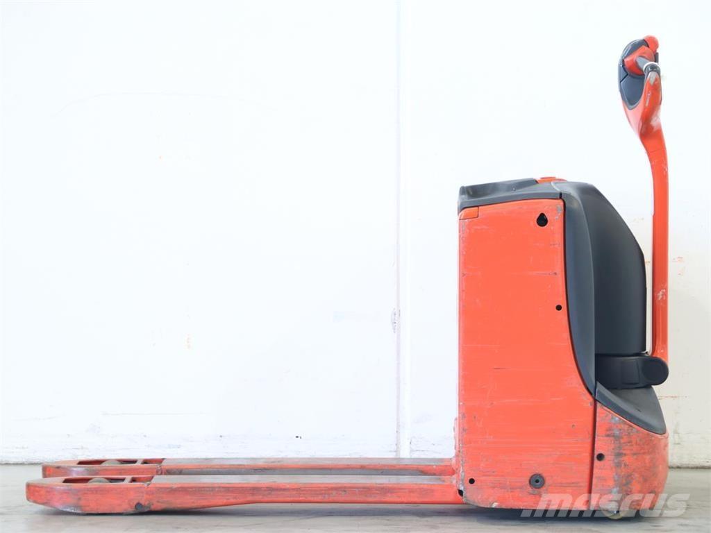 Linde T16/1152 Pedestrian stacker
