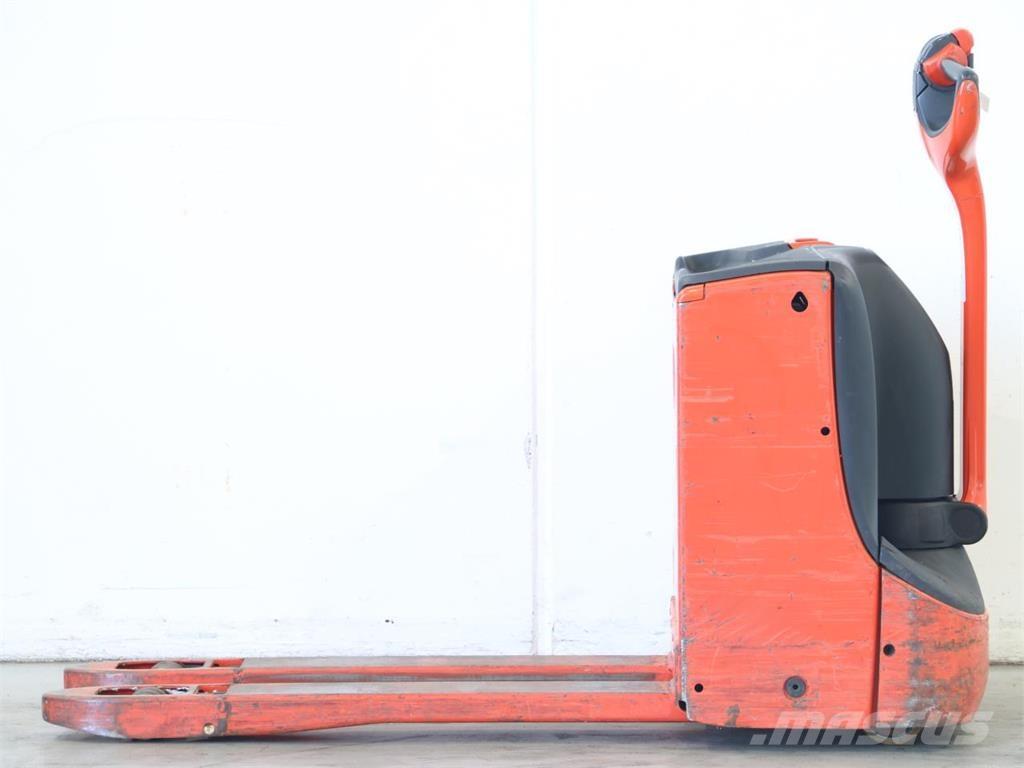 Linde T16/1152 Pedestrian stacker