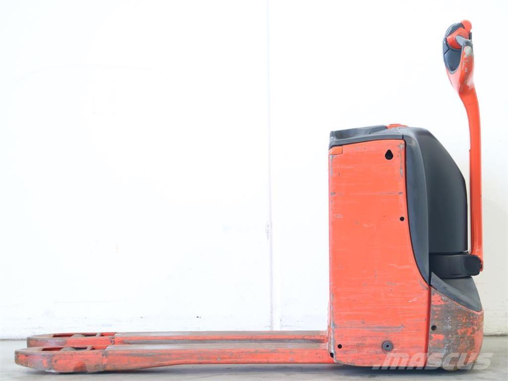 Linde T16/1152 Pedestrian stacker