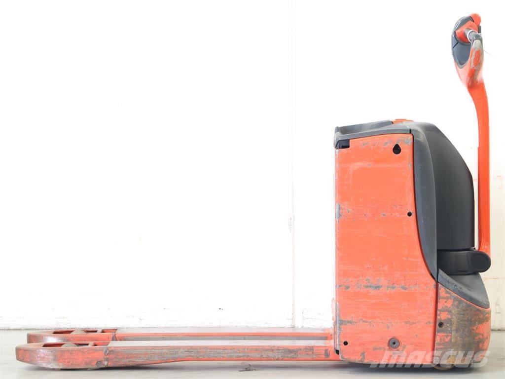 Linde T16/1152 Pedestrian stacker