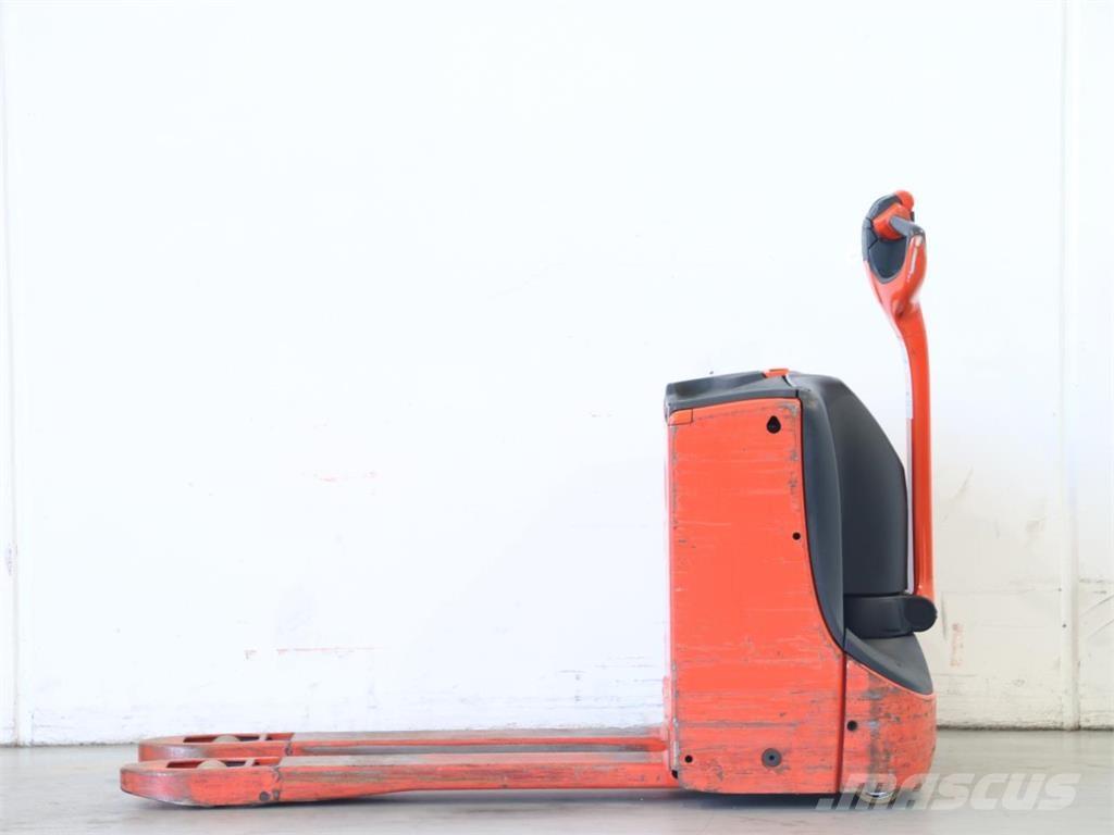 Linde T16/1152 Pedestrian stacker