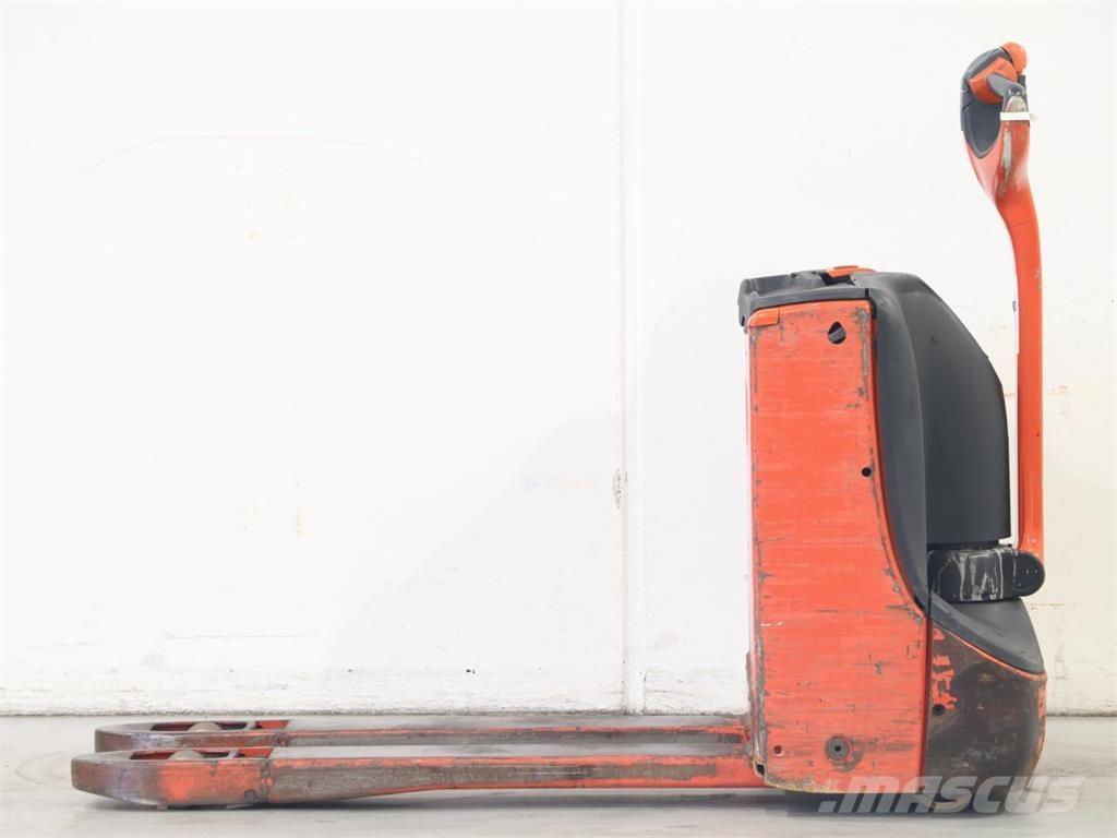 Linde T16/1152 Pedestrian stacker
