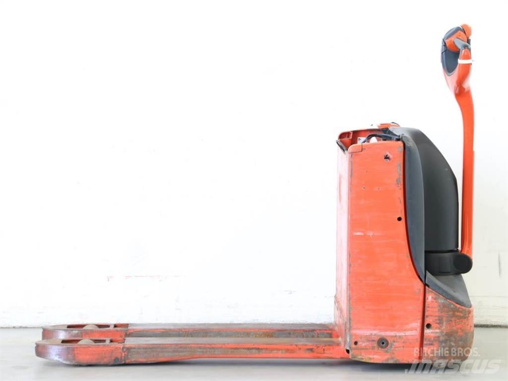 Linde T16/1152 Pedestrian stacker
