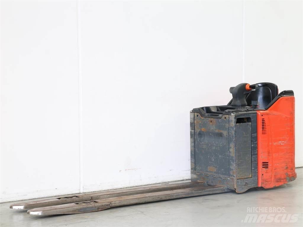 Linde T24SP/131 Pedestrian stacker