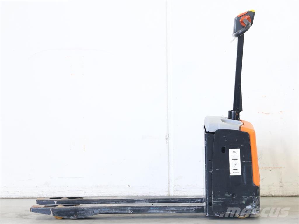 Rocla TW13ac Pedestrian stacker