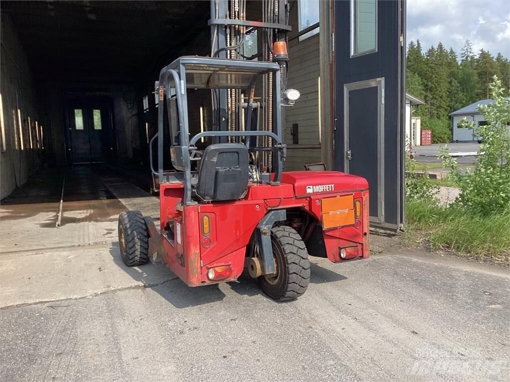 A-Faber Moffet Electric forklift trucks