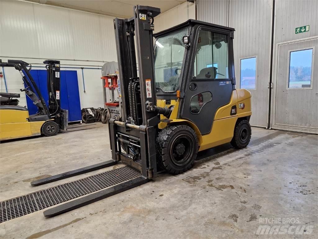 CAT DP35NT Diesel trucks