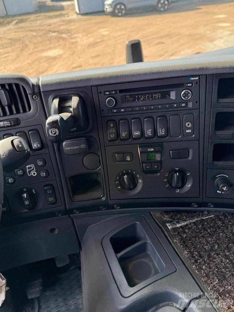 Scania P370 Truck mounted cranes