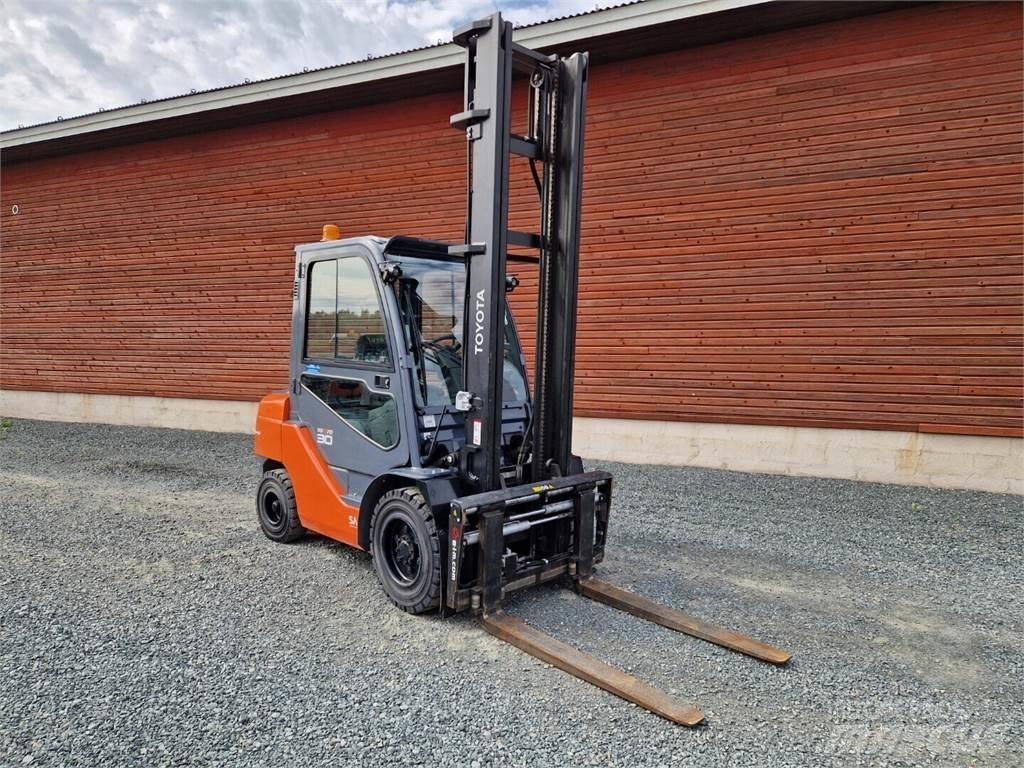 Toyota 02-8FDF30 Diesel trucks