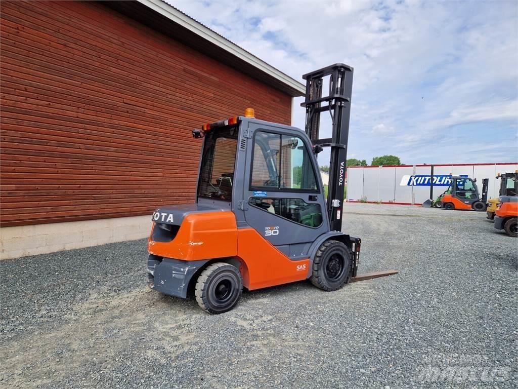 Toyota 02-8FDF30 Diesel trucks