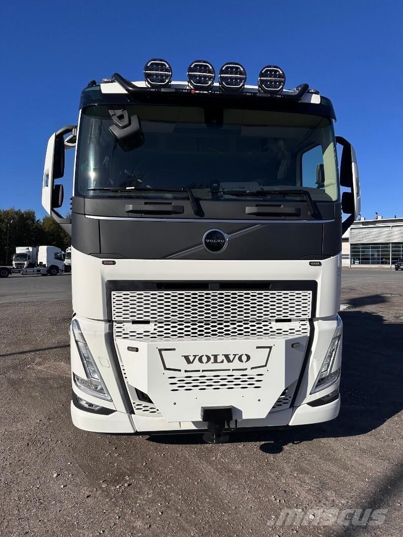 Volvo FH13 8x4 Truck mounted cranes