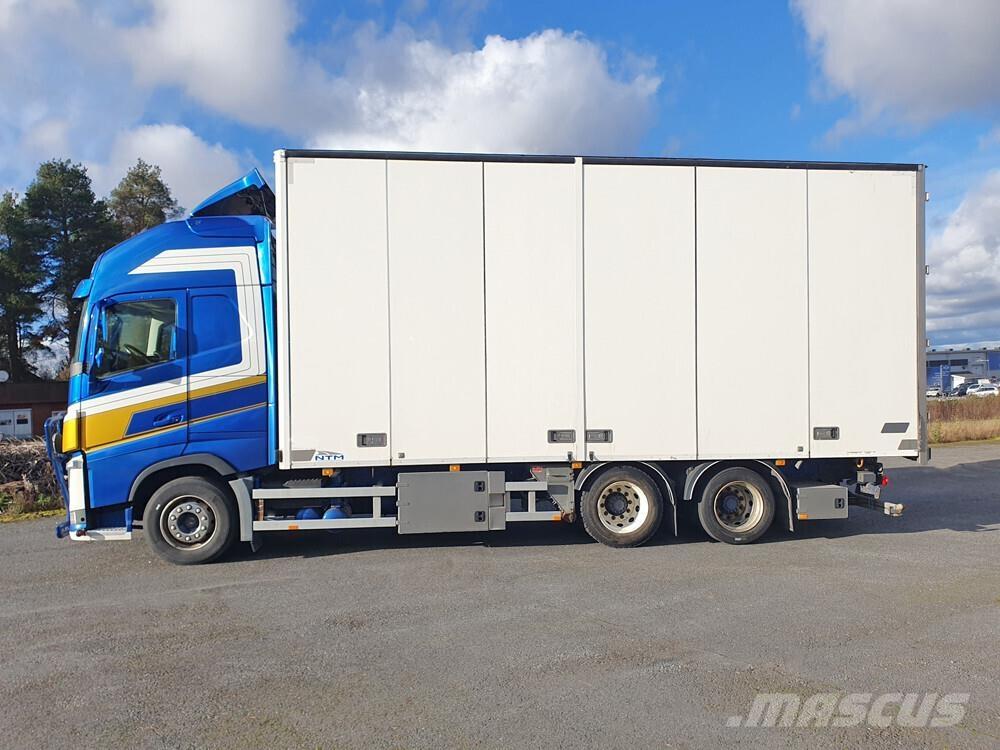 Volvo FH16 6x2 -17 Box trucks