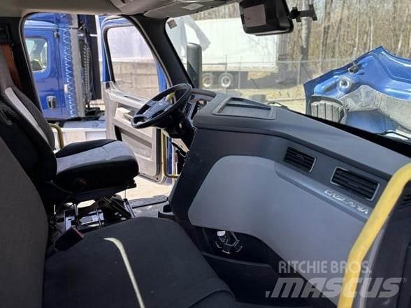 Freightliner CASCADIA 116 Prime Movers