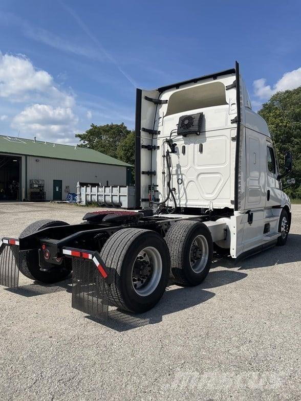 Freightliner CASCADIA 116 Prime Movers