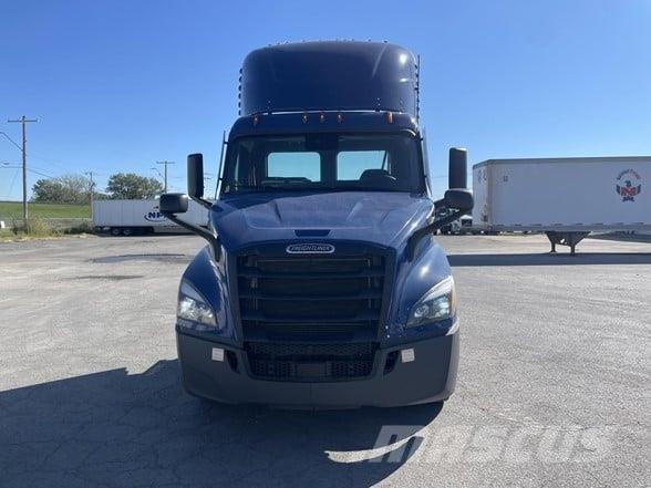 Freightliner CASCADIA 116 Prime Movers