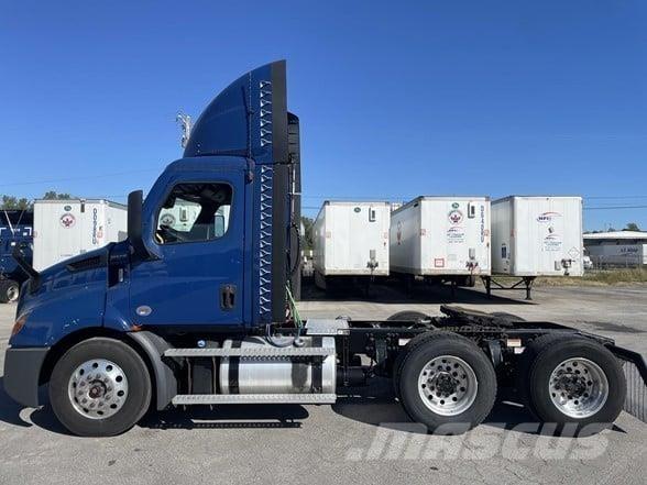 Freightliner CASCADIA 116 Prime Movers