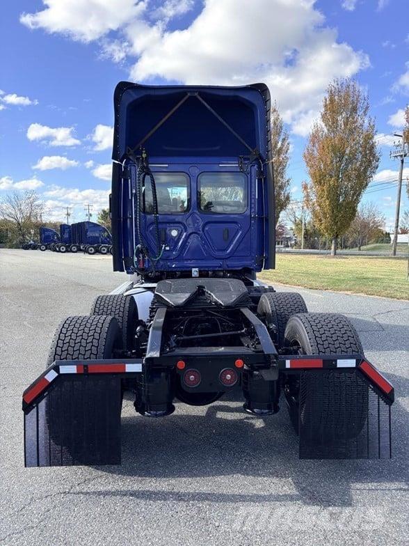 Freightliner CASCADIA 116 Prime Movers