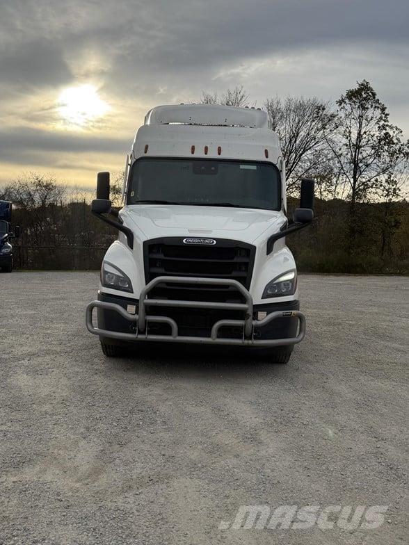 Freightliner CASCADIA 116 Prime Movers