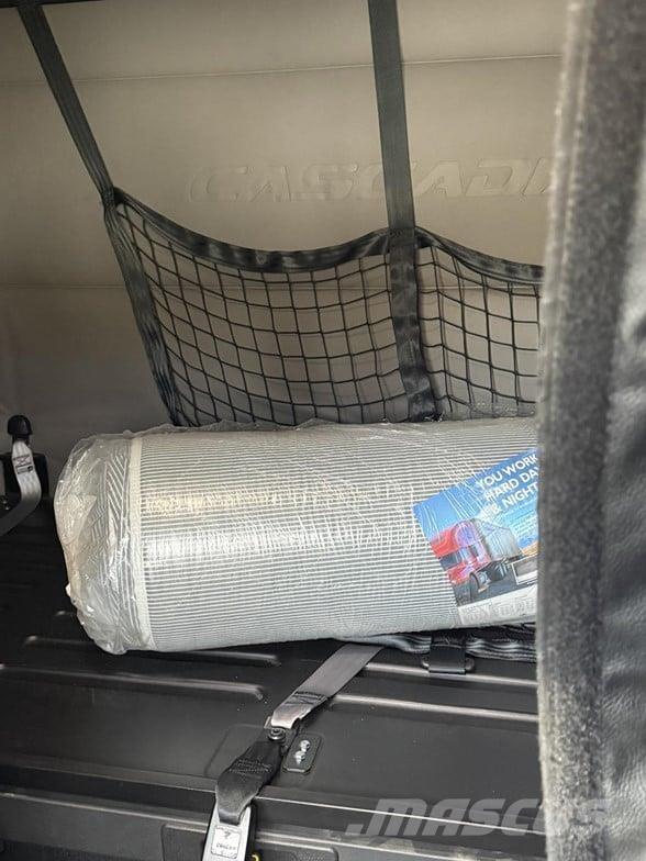 Freightliner CASCADIA 116 Prime Movers