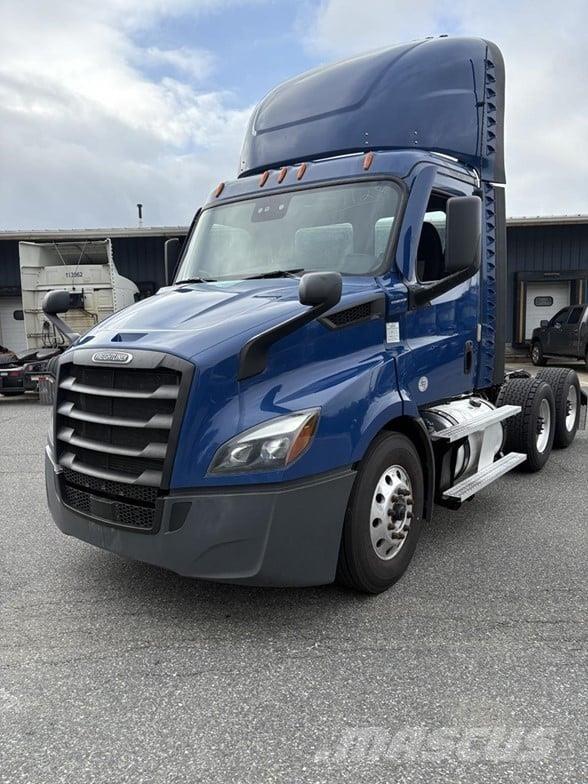 Freightliner CASCADIA 126 Prime Movers
