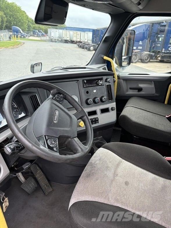 Freightliner CASCADIA 126 Prime Movers