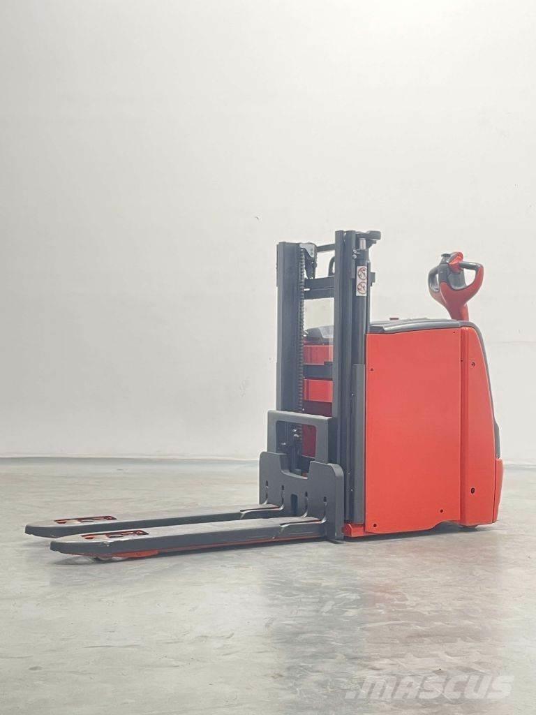 Linde D10 ACC-1163 Pedestrian stacker
