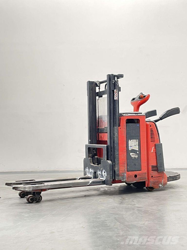 Linde D12HPAP-133 Pedestrian stacker