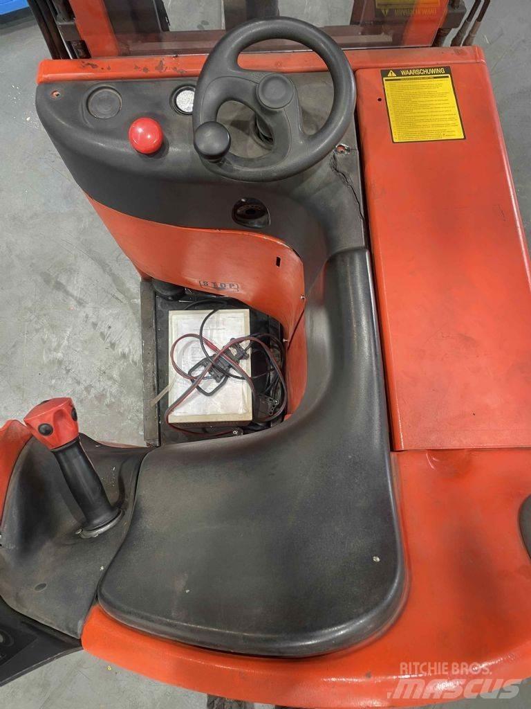Linde E10-334 Self propelled stackers