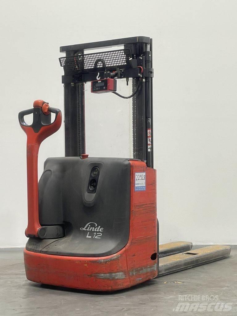 Linde L12 Pedestrian stacker