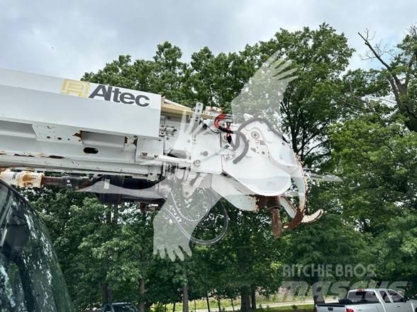 Altec DM47BTR Truck mounted platforms
