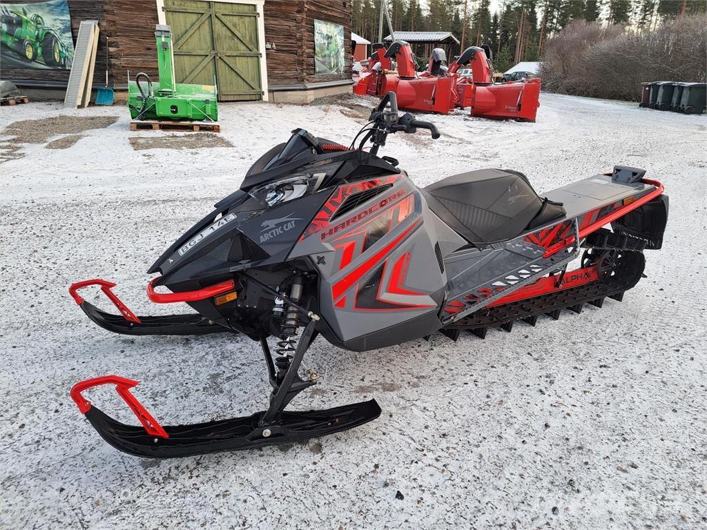 Arctic Cat M 8000 ALPHA Snowmobiles