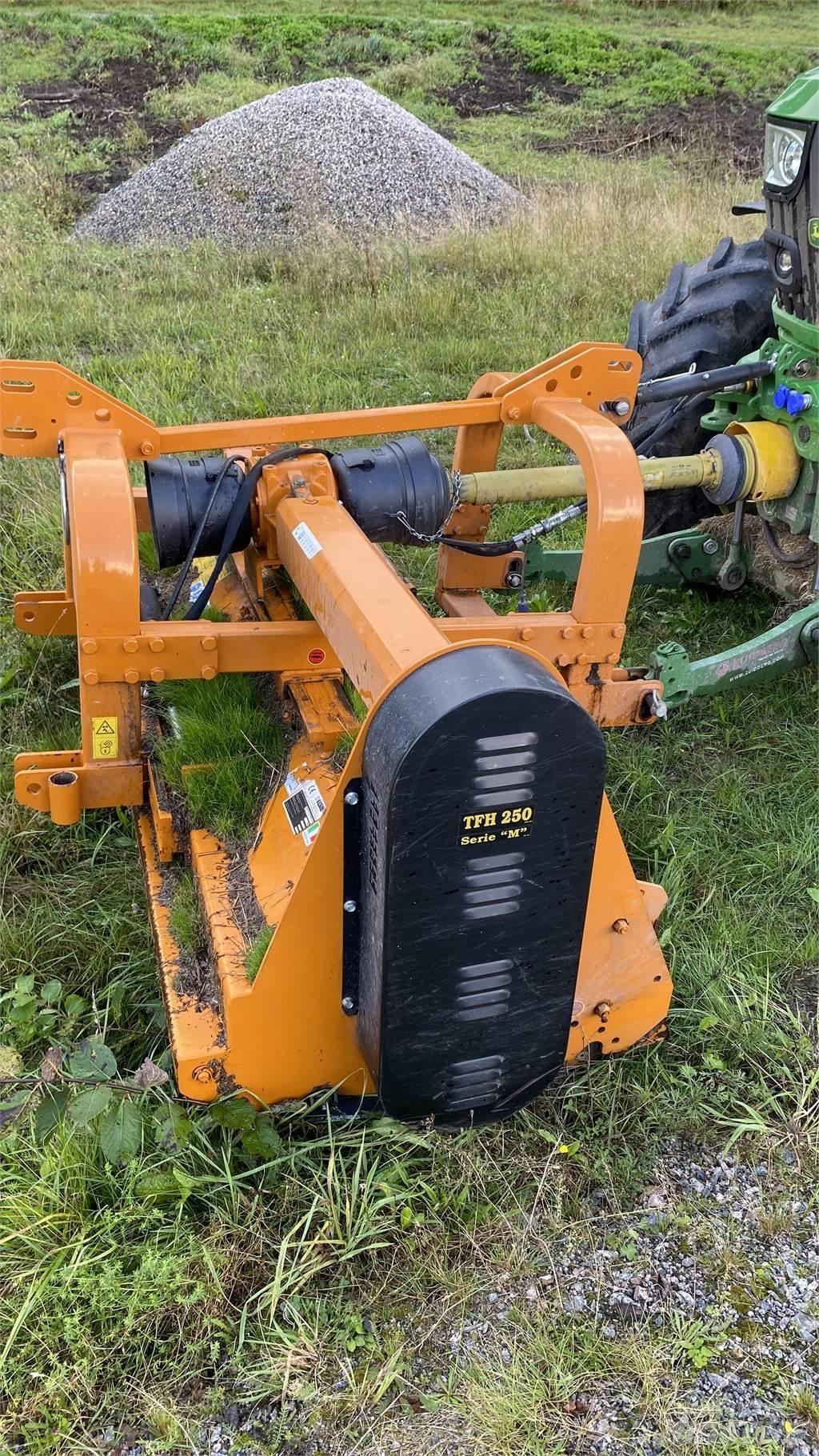 Berti TFH 250 BETESPUTS Pasture mowers and toppers