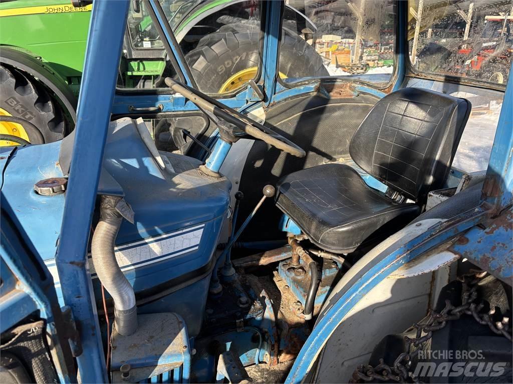 Ford 5000 med lastare Tractors