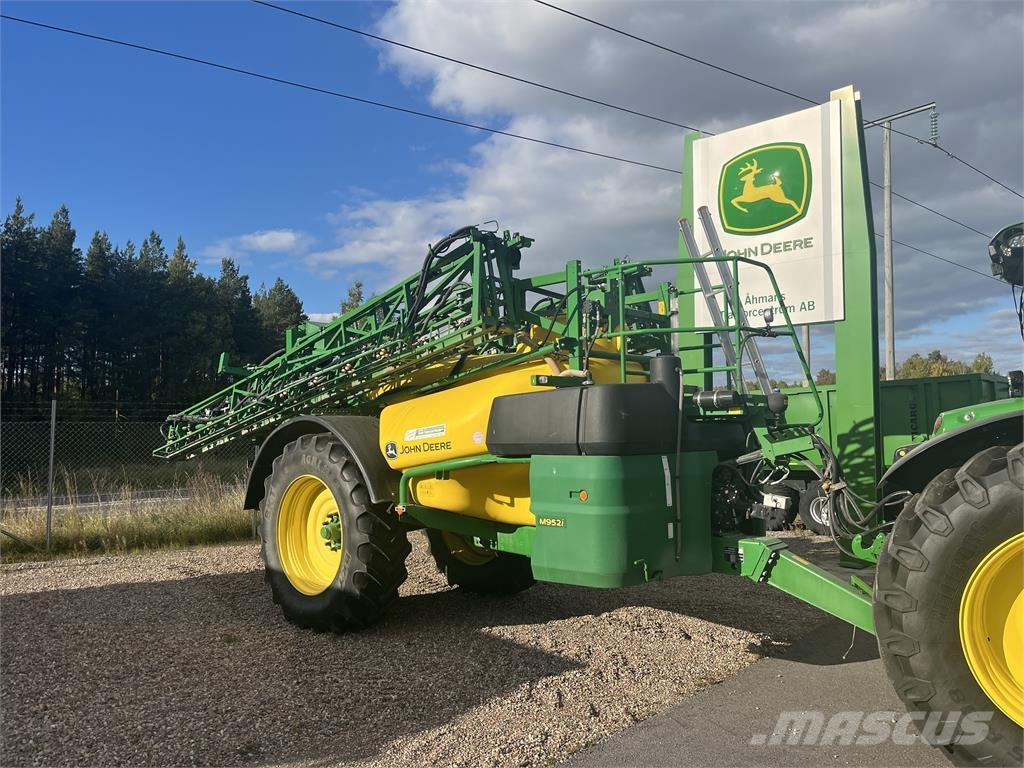 John Deere M952 Trailed sprayers