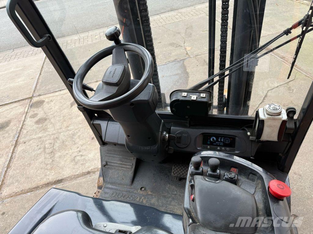 Doosan B35X-7 Electric forklift trucks