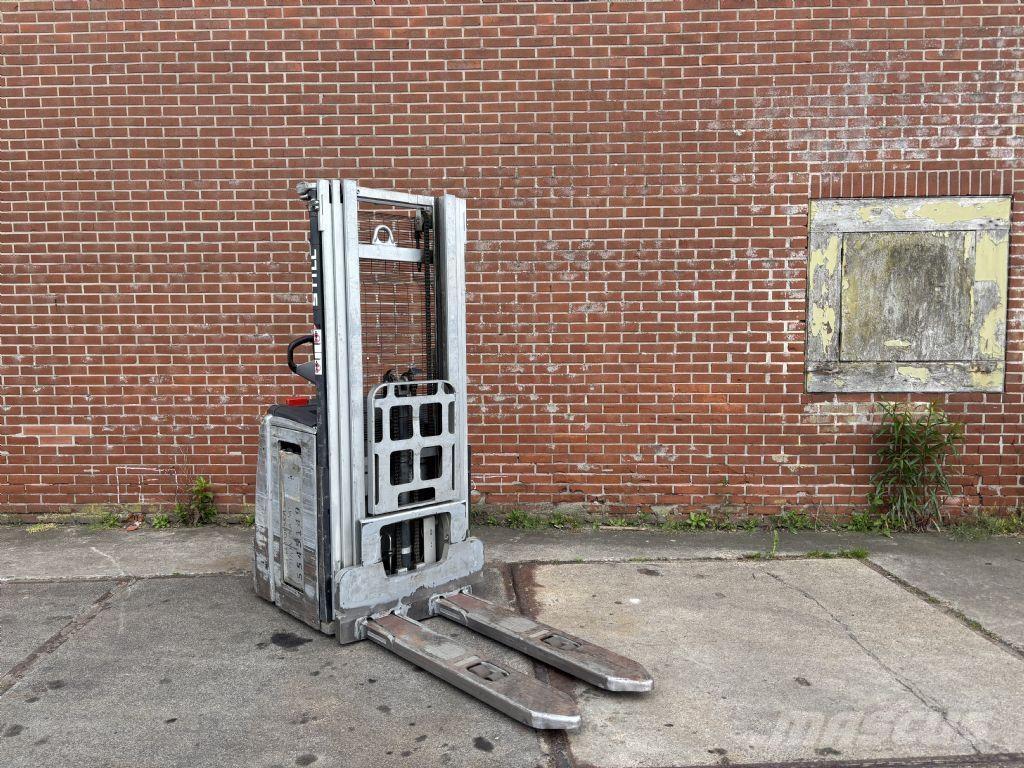 Still EXV 14 Pedestrian stacker