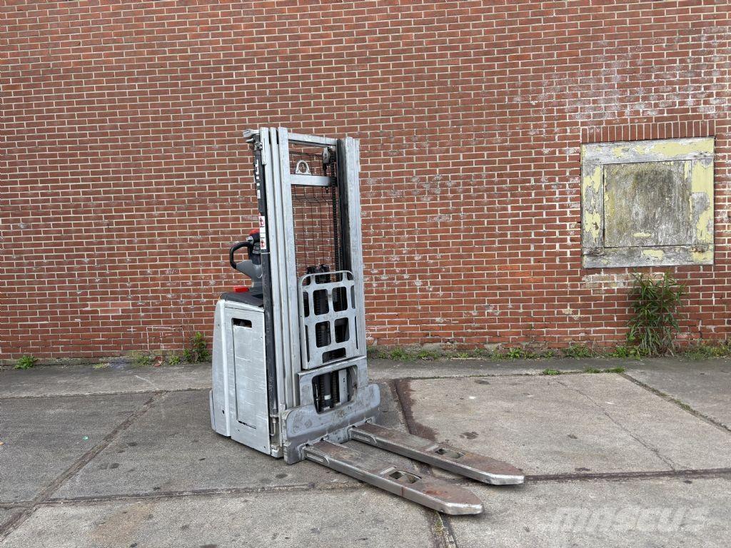 Still EXV 14 Pedestrian stacker